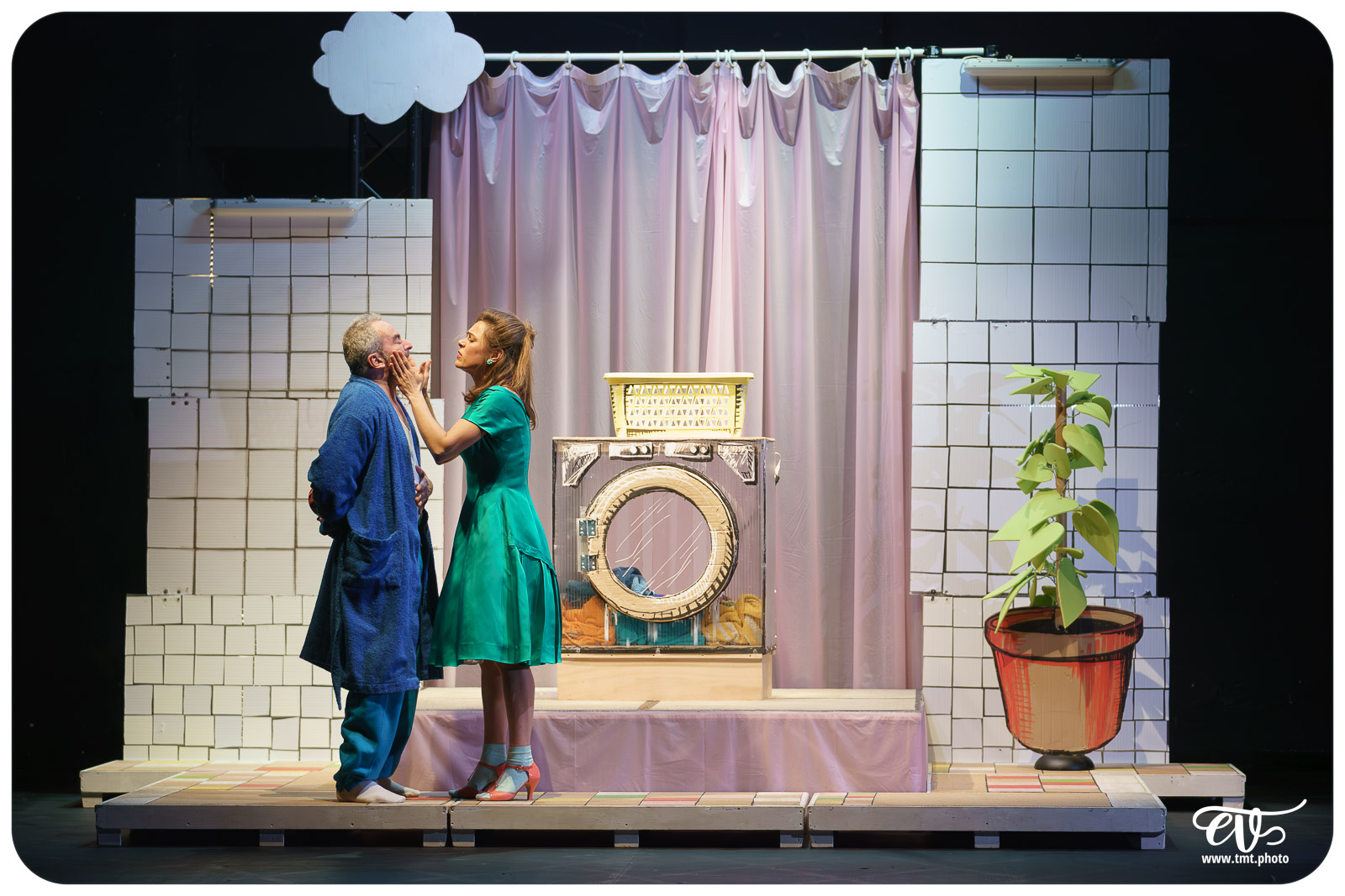 TMTPHOTO 2025.03.05 DERRIERE LE HUBLOT SE CACHE PARFOIS DU LINGE (LES FILLES DE SIMONE) 012